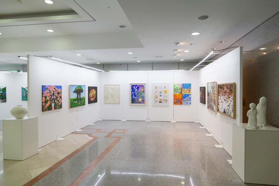 제30회 대한민국장애인문학상·미술대전 수상작전시회 내부 사진 